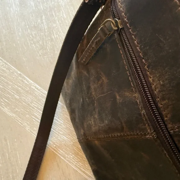 Classic Women's Crossbody Bag in Dark Brown Leather-Style - Picture 4 of 5